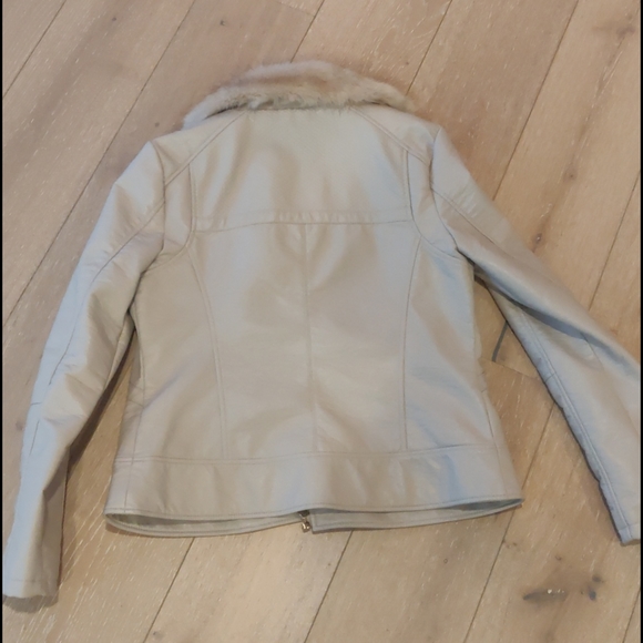 Stunning Guess Vegan Leather Jacket with Gold Detail - Picture 6 of 6